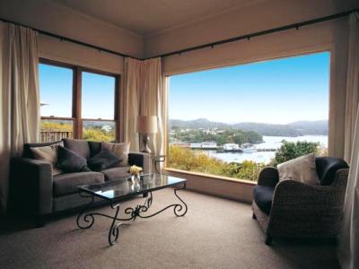 Stewart Island Lodge Oban  ภายนอก รูปภาพ